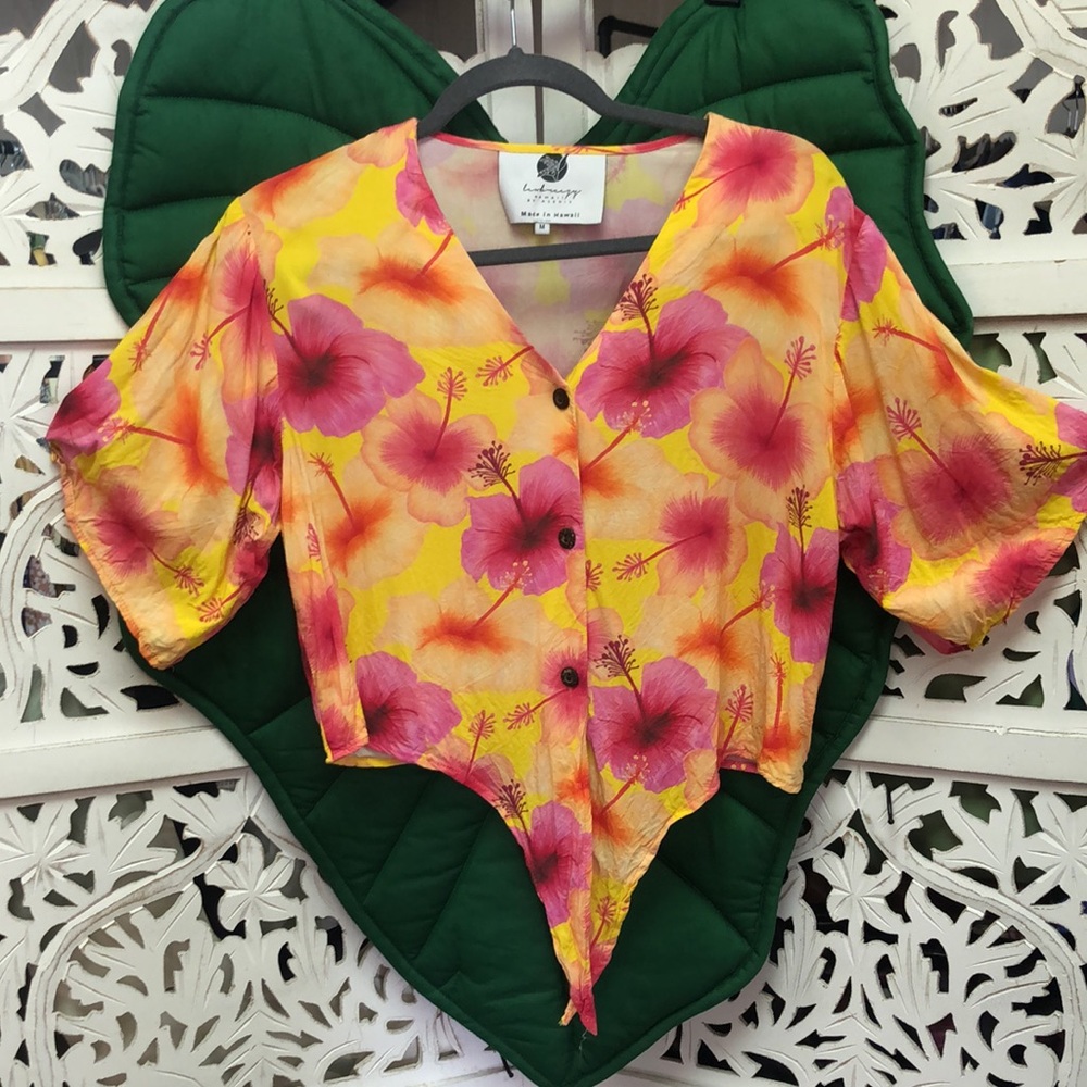 OG Lexbreezy Hawaii yellow/pink hibiscus crop top button down tie front. Size M